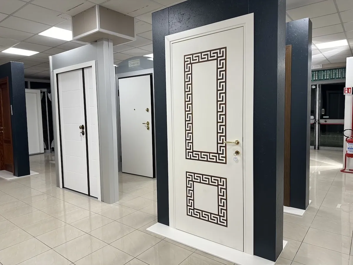 Campione e materiale esposto nello showroom Marea Infissi