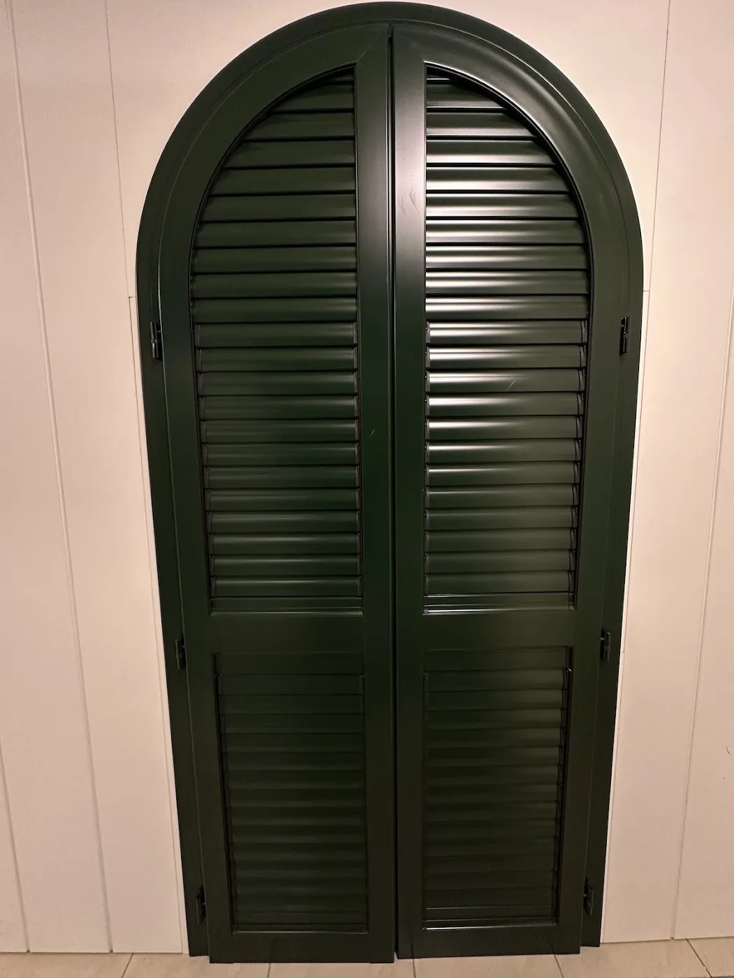 Campione e materiale esposto nello showroom Marea Infissi